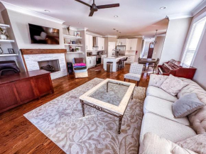 7 Min from Broadway! 3 Bed 2.5 Bath (Sleeps 10+)